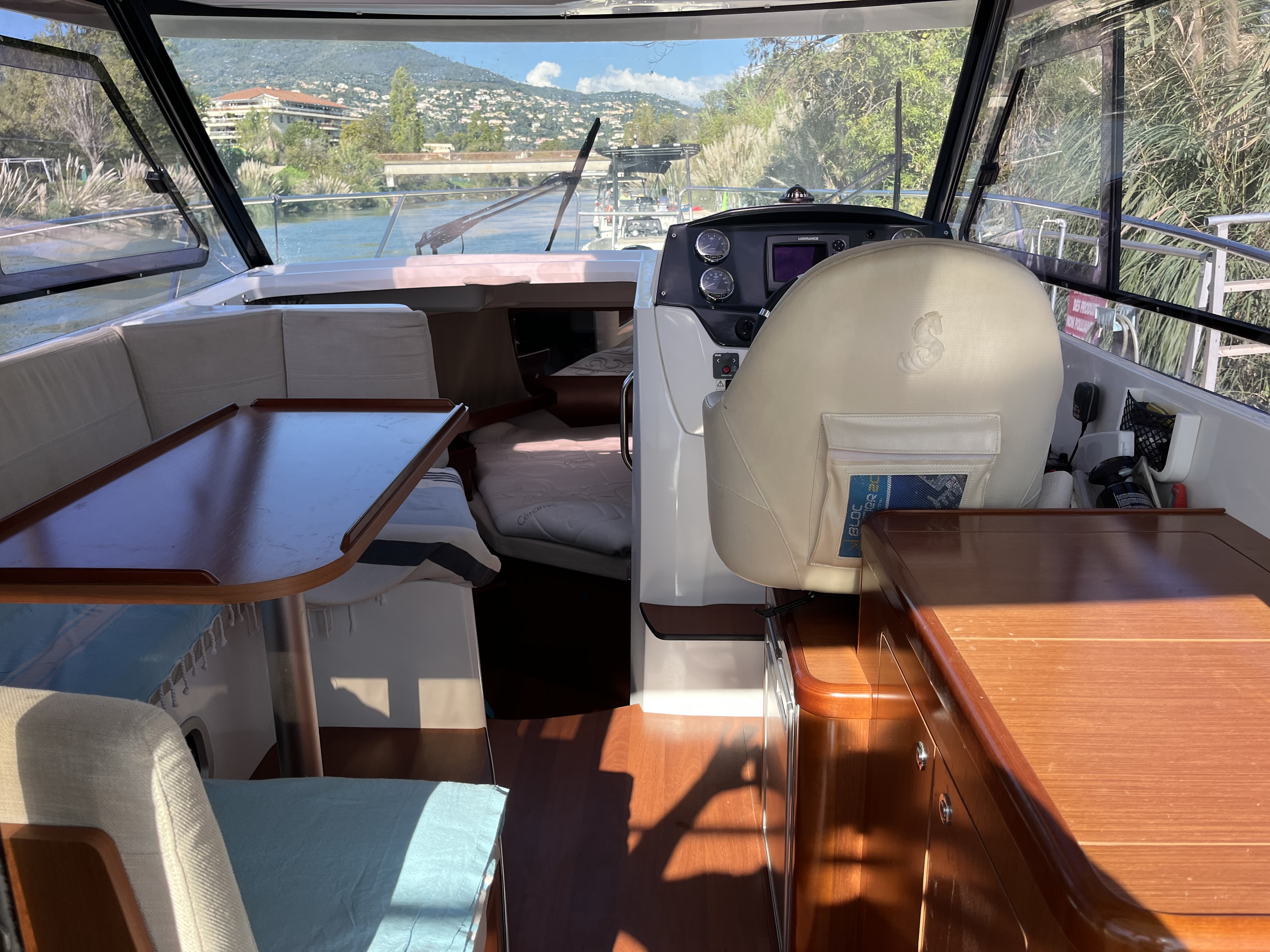 slider 2 Beneteau Antares 880